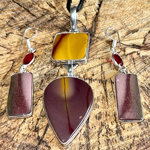Mookaite Pendant & Earrings Set - Picture 8 of 9